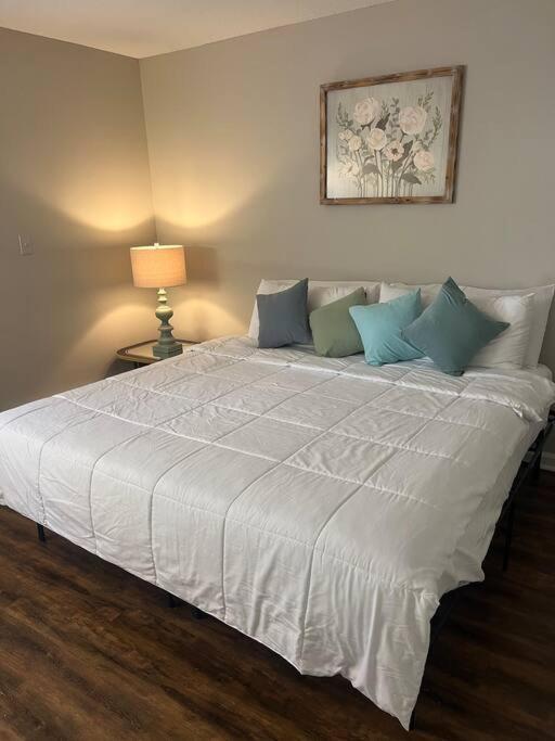 Апартаменты Indigo Downtownwalkable Kingbed Роли Экстерьер фото